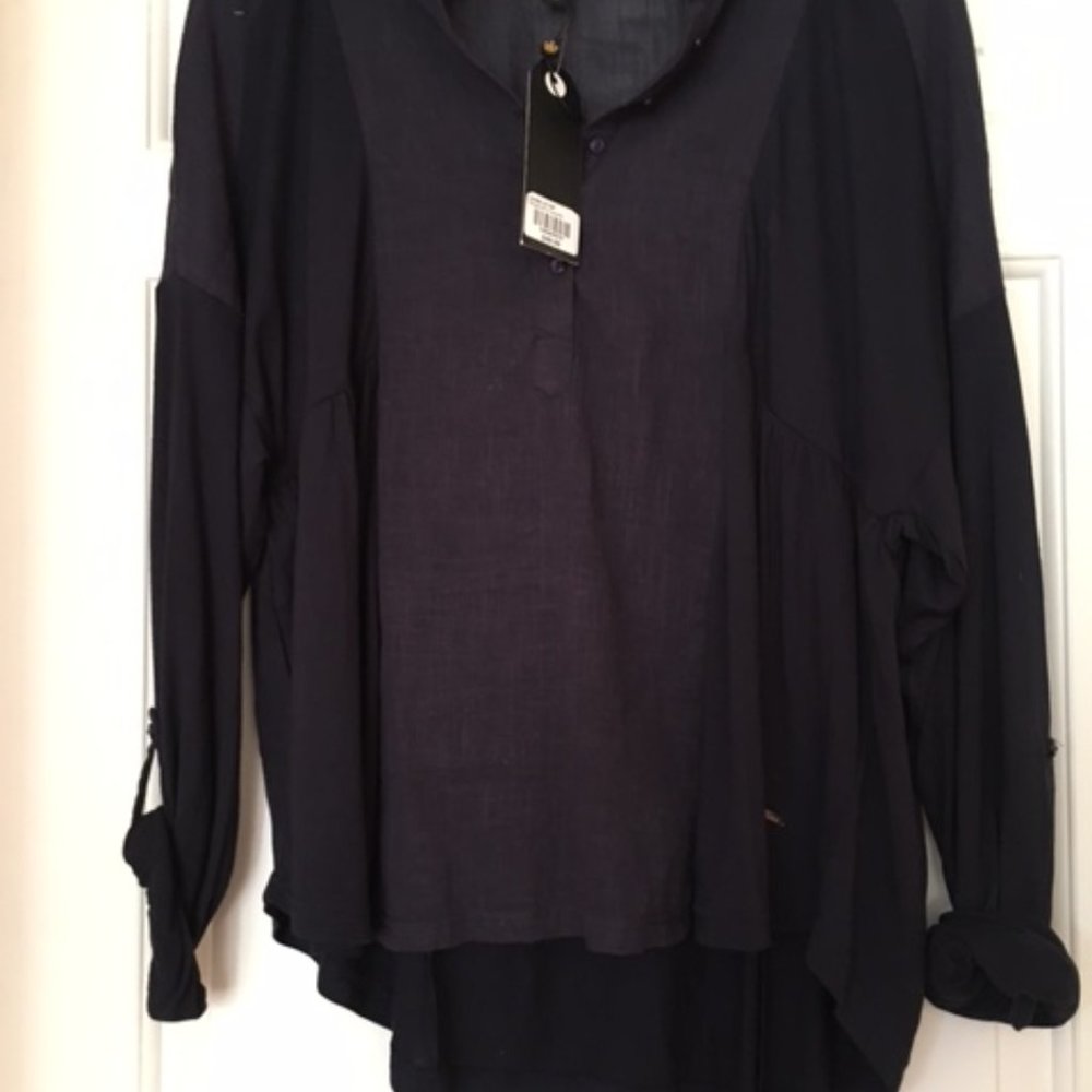 Coupe Collection MOM LOVES NEW WITH TAGS  Modern Top  Blue L 100% Cotton